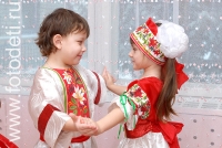 Мальчик с девочкой окружаться в танце, тематика фото «Обучение детей танцам