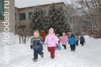 Белая зима в детском саду, детские фотографии из фотогалереи «Дети играют