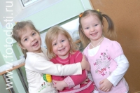 Фотографии детей, подружки в детском центре , фотография на сайте fotodeti.ru