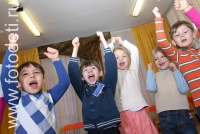 Дети дружно кричат Ура , фото на сайте fotodeti.ru