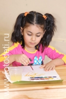 Рисование в центре развития ребёнка, фотография из галереи «Дети рисуют