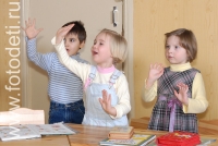 Неусидчивые дети на уроке, фото из архива детского фотографа