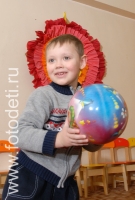 Мальчик с мячом, детские фотографии из фотогалереи «Дети играют