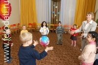 Дети играют в мяч, фото детей в фотобанке fotodeti.ru