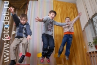 Фотографии прыгающих малышей, динамичные сюжеты из копилки опыта детского фотографа