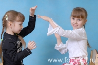 Общение детей на фотографиях детского фотографа , фотография на сайте fotodeti.ru