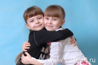 Позитивные эмоции общающихся детей , фотография на сайте fotodeti.ru