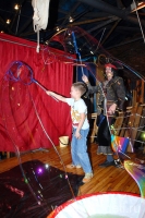 Участие детей в шоу мыльных пузырей, фотографии детей в авторском  фотобанке