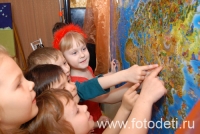 Методики раннего развития, занятия географией с дошкольниками, фотография из архива детского фотографа