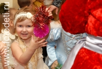 Портрет ребёнка в карнавальном костюме с волшебным мешочком, в фотогалереи детского праздника