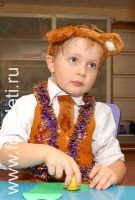 Мальчик в костюме медведя, фото сделано на детском празднике