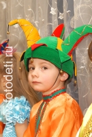 Самая прикольная шляпа для ребёнка, фото сделано на детском празднике