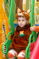Малыш в костюме на празднике, фото сделано на детском празднике
