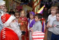 Дед Мороз в окружении детишек, новогодние фоторепортажи