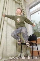 Дети совершают высокие прыжки, динамичные сюжеты из копилки опыта детского фотографа