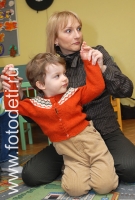 Сын с мамой вместе на занятиях в центре развития , фотография на сайте fotodeti.ru
