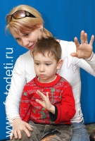 Ребёнок тонко чувствует своего малыша , фотография на сайте fotodeti.ru