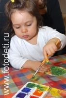 Первые уроки живописи в детском центре, фотография из галереи «Дети рисуют