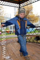 Чувство равновесия, детские фотографии из фотогалереи «Дети играют