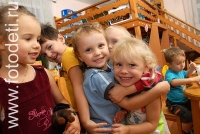 Общение детей в детских группах на фотографиях , фотография на сайте fotodeti.ru