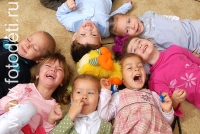 Хохочущие дети, фото в детском саду , фото на сайте fotodeti.ru