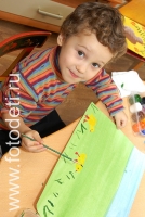 Эмоции детей в процессе творческих занятий, фотография из галереи «Дети рисуют