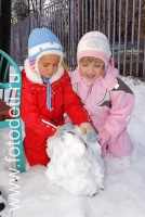 Строительство снежной бабы, фото детей на сайте fotodeti.ru