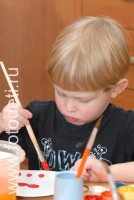 Фотогалереи рисующих детей на сайте детского фотографа, фотография из галереи «Дети рисуют