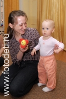 На фото ребёнок с мамой на занятиях в детской студии , фотография на сайте фотодети.ру