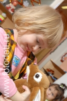 Мягкая игрушка олень, детские фотографии из фотогалереи «Дети играют