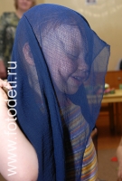 Ребёнок прячется, фото детей в фотобанке fotodeti.ru