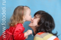 Дочка нежно целует свою маму в носик , фотография на сайте фотодети.ру