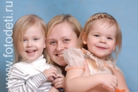 На снимке мама с детьми , фотография на сайте фотодети.ру