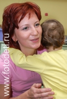 На фотографии малыш общается со своей мамой , фотография на сайте фотодети.ру
