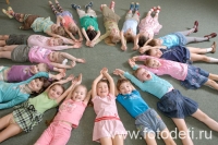 Компания очень дружных детей , фото на сайте fotodeti.ru