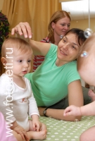Фотогалерея, посвящённая тому, как ребёнок с мамой занимаются в детском центре , фотография на сайте фотодети.ру