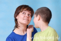 Мама общается с сыном-подростком , фотография на сайте фотодети.ру
