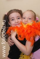 Шарф из перьев, фото детей в фотобанке fotodeti.ru