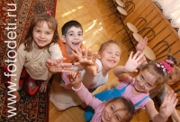 Весёлая компания в детском саду , фото на сайте fotodeti.ru