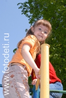 Физкультура на детской площадке, фото детей в фотобанке fotodeti.ru