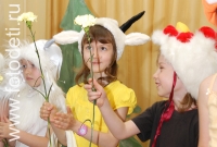 Юным артистам дарят цветы, фотогалерея детской театральной студии