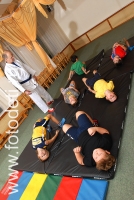 Секция дзюдо в детском саду Пеликан, на фото дети занимаются спортом
