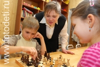 Кружок шахмат, на фото дети занимаются спортом