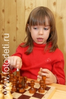 Шахматный клуб для малышей, на фото дети занимаются спортом