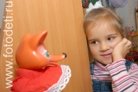 Куклы-перчатки помогают найти контакт со стеснительными и замкнутыми детьми, фото детей в фотобанке fotodeti.ru