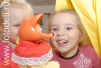 Как развеселить ребёнка куклой-перчаткой, детские фотографии из фотогалереи «Дети играют