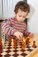 Детство шахматиста, на фото дети занимаются спортом