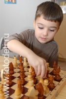 Песня про шахматиста, на фото дети занимаются спортом