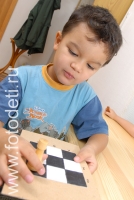 Девятиклеточные шахматы, на фото дети занимаются спортом