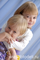 Две сестрёнки в детском саду , фотография на сайте fotodeti.ru